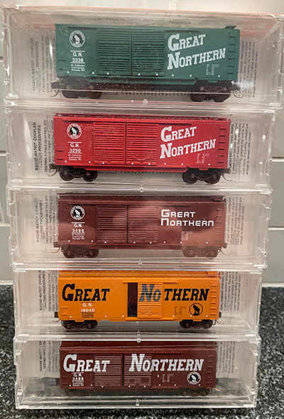 Great Northern w/green car